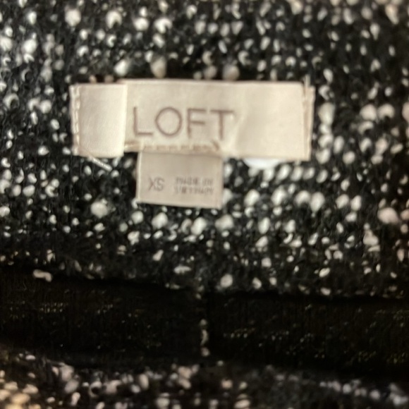 LOFT - wms XS - Boucle mini skirt - nearly new - Picture 3 of 3